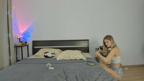 Chloe online show from November 30, 8:29 am