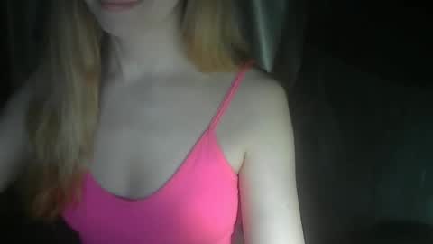 xlorax77703 online show from April 7, 1:39 am