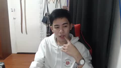 Snapshot of xluminous chatting on December 17, 11:28 am MIKAEL online show from December 17, 11:28 am