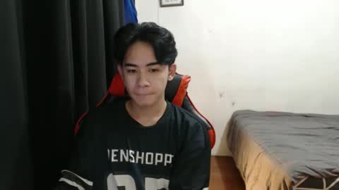 Snapshot of xluminous chatting on September 12, 10:15 am MIKAEL online show from September 12, 10:15 am