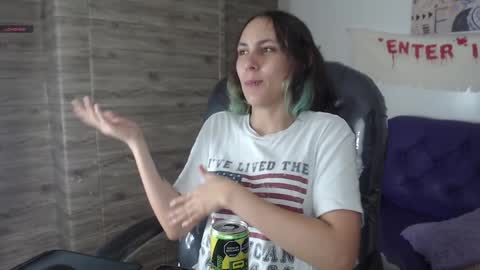 lunna online show from December 9, 7:50 pm