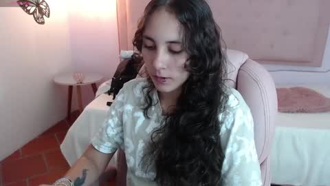 lunna online show from February 6, 7:51 pm