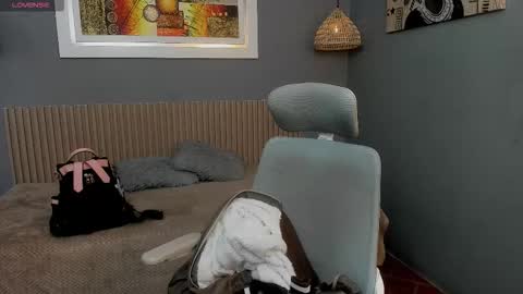 lunna online show from October 4, 1:53 pm