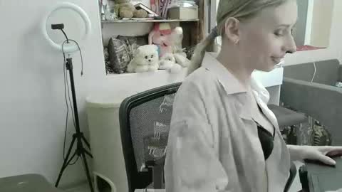 xMilagrosxs online show from April 4, 12:02 pm