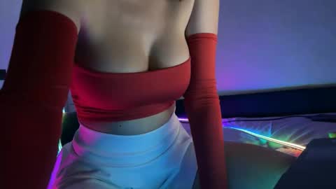 Snapshot of xmollylovex chatting on April 2, 7:11 pm XMollyLoveX online show from April 2, 7:11 pm