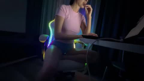 Snapshot of xmollylovex chatting on May 19, 7:09 pm XMollyLoveX online show from May 19, 7:09 pm