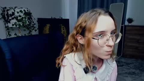 Snapshot of xo_lil_dream chatting on September 11, 7:30 am Kylie online show from September 11, 7:30 am