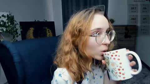 Snapshot of xo_lil_dream chatting on September 24, 7:12 am Kylie online show from September 24, 7:12 am