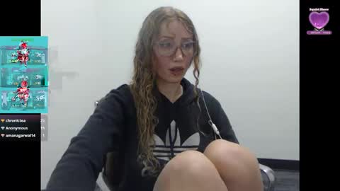 Snapshot of xopuss chatting on December 19, 8:05 pm xopuss online show from December 19, 8:05 pm