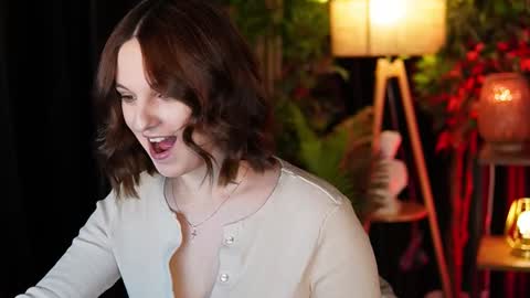 Snapshot of xoxo_molly chatting on October 3, 1:41 pm xoxo_molly online show from October 3, 1:41 pm