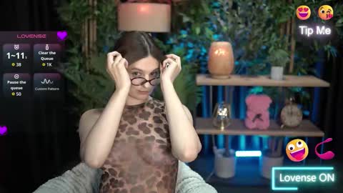 Snapshot of xoxo_molly chatting on October 11, 9:13 pm xoxo_molly online show from October 11, 9:13 pm