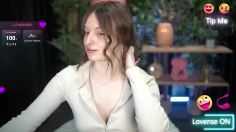 Snapshot of xoxo_molly chatting on November 11, 12:10 am xoxo_molly online show from November 11, 12:10 am