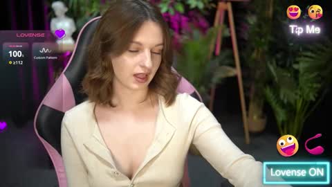 xoxo_molly online show from December 19, 8:49 pm