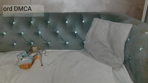 xqueencarox online show from April 14, 12:05 am