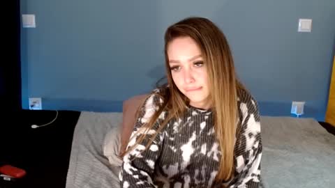 Snapshot of xsexycouples chatting on December 15, 6:40 am AnnaMaee online show from December 15, 6:40 am