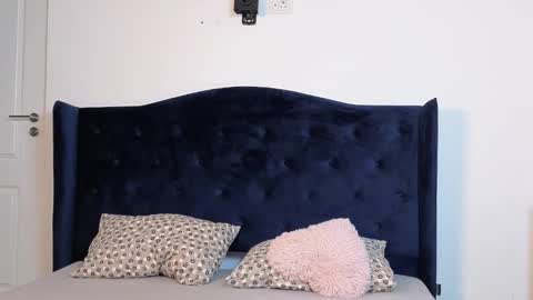 Snapshot of xsexycouples chatting on February 10, 7:29 pm AnnaMaee online show from February 10, 7:29 pm