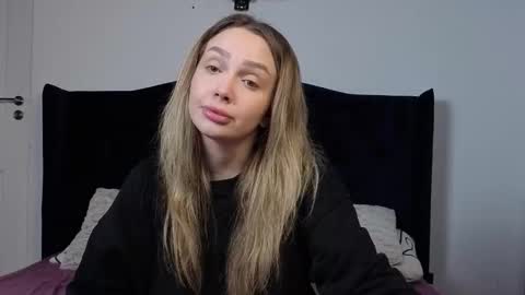 Snapshot of xsexycouples chatting on February 25, 10:19 pm AnnaMaee online show from February 25, 10:19 pm