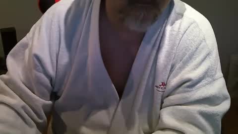 xskater31 online show from December 6, 7:01 pm