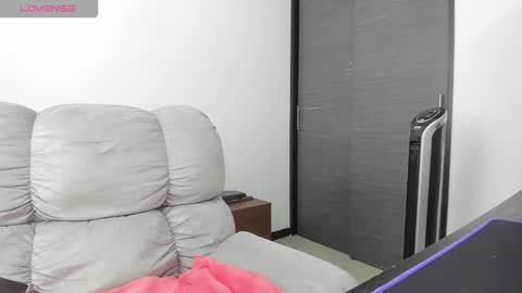 Snapshot of xspecialroomx chatting on October 18, 12:28 pm Hellen Sofia instagram hellen5546 online show from October 18, 12:28 pm