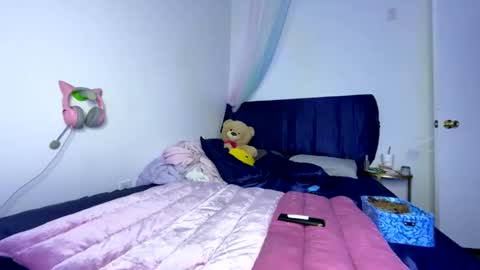 xStarGazingx online show from March 11, 10:29 am