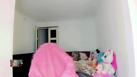 Snapshot of xthesexyboyx chatting on January 19, 4:12 am Femboy Exotic online show from January 19, 4:12 am