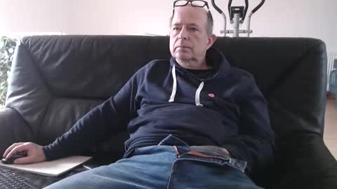 Snapshot of xtommix69 chatting on December 14, 10:09 am xtommix69 online show from December 14, 10:09 am