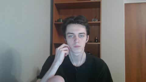 traqqq online show from December 5, 7:54 pm