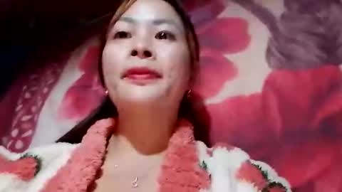 Snapshot of xuxulove00 chatting on December 15, 12:04 am xuxulove00 online show from December 15, 12:04 am