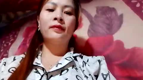 Snapshot of xuxulove00 chatting on December 16, 12:37 am xuxulove00 online show from December 16, 12:37 am