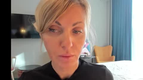 Snapshot of xvaleriax0 chatting on September 12, 1:00 pm xvaleriax0 online show from September 12, 1:00 pm