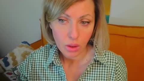 Snapshot of xvaleriax0 chatting on February 8, 2:53 pm xvaleriax0 online show from February 8, 2:53 pm