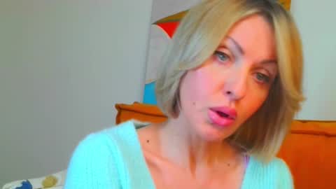 Snapshot of xvaleriax0 chatting on February 13, 6:37 pm xvaleriax0 online show from February 13, 6:37 pm