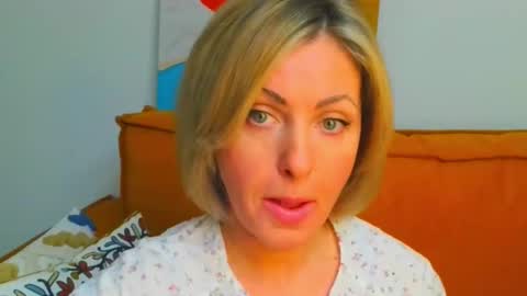 Snapshot of xvaleriax0 chatting on February 15, 3:31 pm xvaleriax0 online show from February 15, 3:31 pm