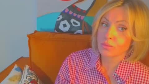 Snapshot of xvaleriax0 chatting on February 25, 4:49 pm xvaleriax0 online show from February 25, 4:49 pm