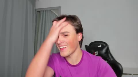 Snapshot of xx_raul_xx_ chatting on September 18, 2:13 am raul online show from September 18, 2:13 am