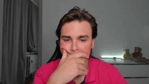 Snapshot of xx_raul_xx_ chatting on October 20, 2:01 am raul online show from October 20, 2:01 am