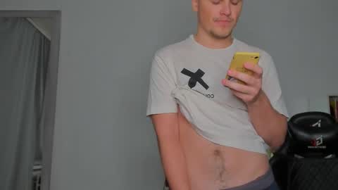 Snapshot of xx_raul_xx_ chatting on November 19, 11:05 pm raul online show from November 19, 11:05 pm