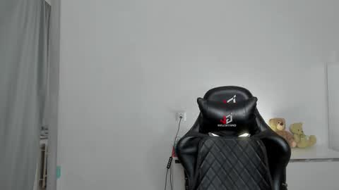 Snapshot of xx_raul_xx_ chatting on November 21, 10:41 pm raul online show from November 21, 10:41 pm