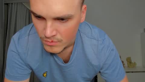 Snapshot of xx_raul_xx_ chatting on November 24, 8:41 pm raul online show from November 24, 8:41 pm