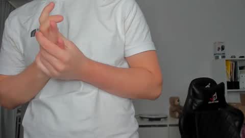 Snapshot of xx_raul_xx_ chatting on November 26, 9:49 pm raul online show from November 26, 9:49 pm