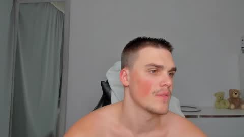 Snapshot of xx_raul_xx_ chatting on November 30, 7:34 am raul online show from November 30, 7:34 am