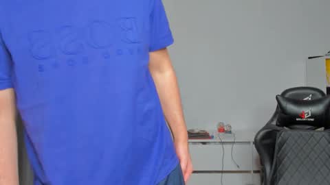 Snapshot of xx_raul_xx_ chatting on December 3, 7:05 am raul online show from December 3, 7:05 am