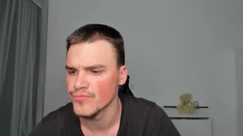 Snapshot of xx_raul_xx_ chatting on December 16, 11:48 am raul online show from December 16, 11:48 am