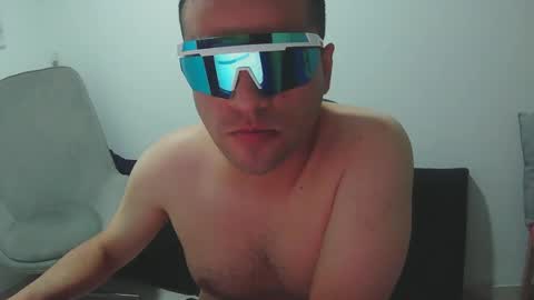 Snapshot of xxangellxxx chatting on November 11, 2:33 am angel online show from November 11, 2:33 am