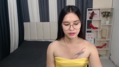 CHLOES ROOM online show from October 5, 4:49 pm