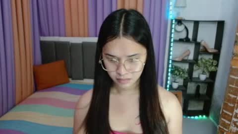 CHLOES ROOM online show from November 21, 4:38 pm