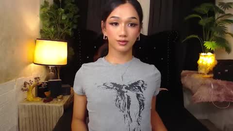 Snapshot of xxgoddessofsatisfactionxx chatting on October 21, 5:02 pm Sophie online show from October 21, 5:02 pm