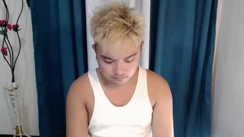 Snapshot of xxhotloyd_cummerx chatting on January 15, 6:18 am Loyd online show from January 15, 6:18 am