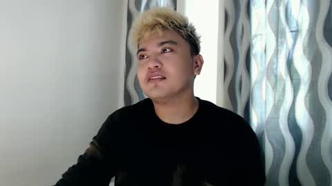 Snapshot of xxhotloyd_cummerx chatting on February 15, 8:02 am Loyd online show from February 15, 8:02 am