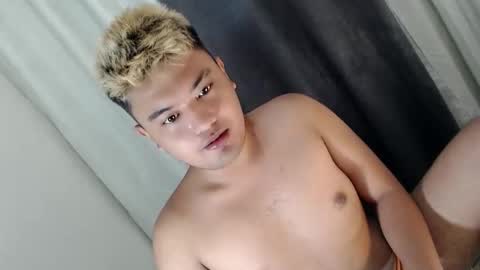 Snapshot of xxhotloyd_cummerx chatting on March 3, 12:11 pm Loyd online show from March 3, 12:11 pm